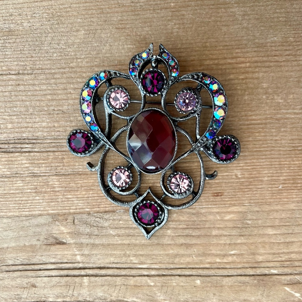 Women’s Elegant Vintage-Inspired Brooch with Rhinestones